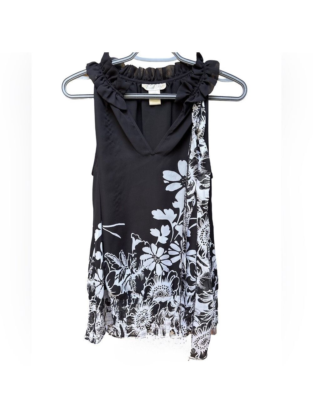 Erin B Floral Black and White Women's Sleeveless V-Neck Blouse Medium
